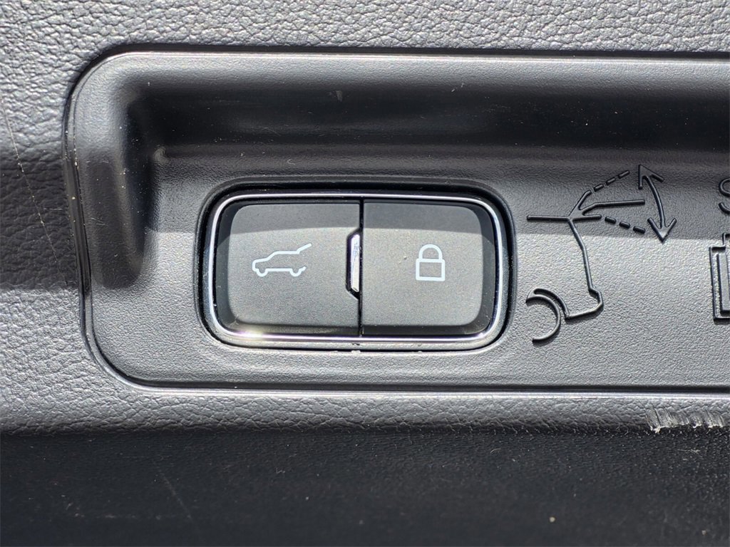 Certified 2025 Ford Explorer ST-Line image 35