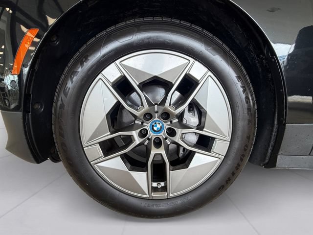 Used 2022 BMW iX xDrive50 w/ Convenience Package AWD/4WD image 9