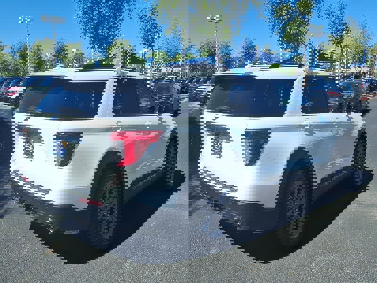 Certified 2023 Ford Explorer XLT w/ Equipment Group 202A image 5