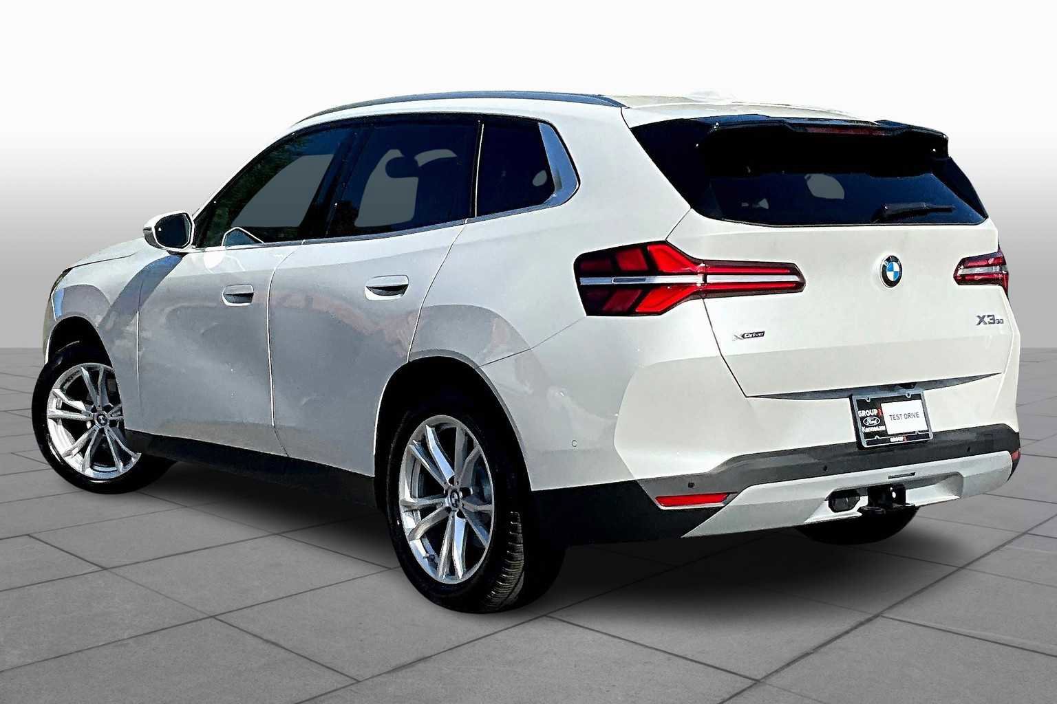 Used 2025 BMW X3 xDrive30i w/ Premium Package image 2