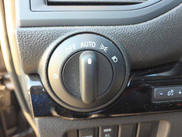 Used 2024 Nissan Titan SV w/ SV Convenience Package RWD image 33