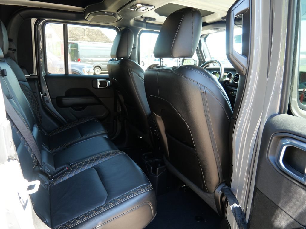 Used 2022 Jeep Gladiator Overland AWD/4WD image 13