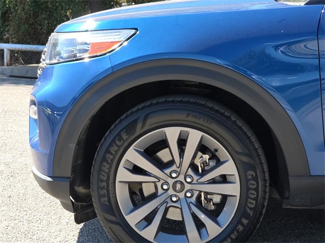 Certified 2022 Ford Explorer XLT w/ Equipment Group 202A image 5