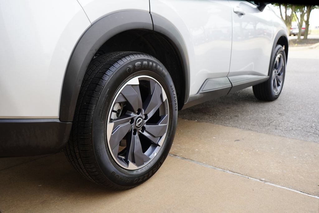 Used 2025 Nissan Rogue SV FWD image 6