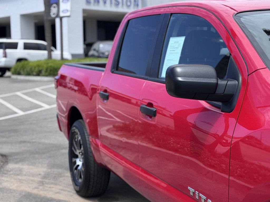 Used 2022 Nissan Titan SV image 5