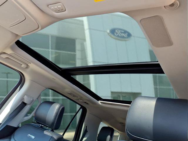 Certified 2025 Ford Expedition Platinum w/ Driver's Package AWD/4WD image 6