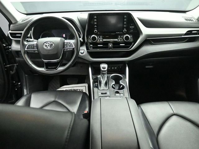 Used 2021 Toyota Highlander XLE AWD/4WD image 22
