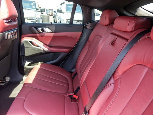 Used 2022 BMW X6 xDrive40i w/ Executive Package AWD/4WD image 18