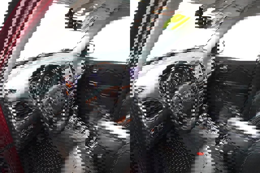 Used 2019 Jeep Cherokee Latitude Plus w/ Cold Weather Group image 13