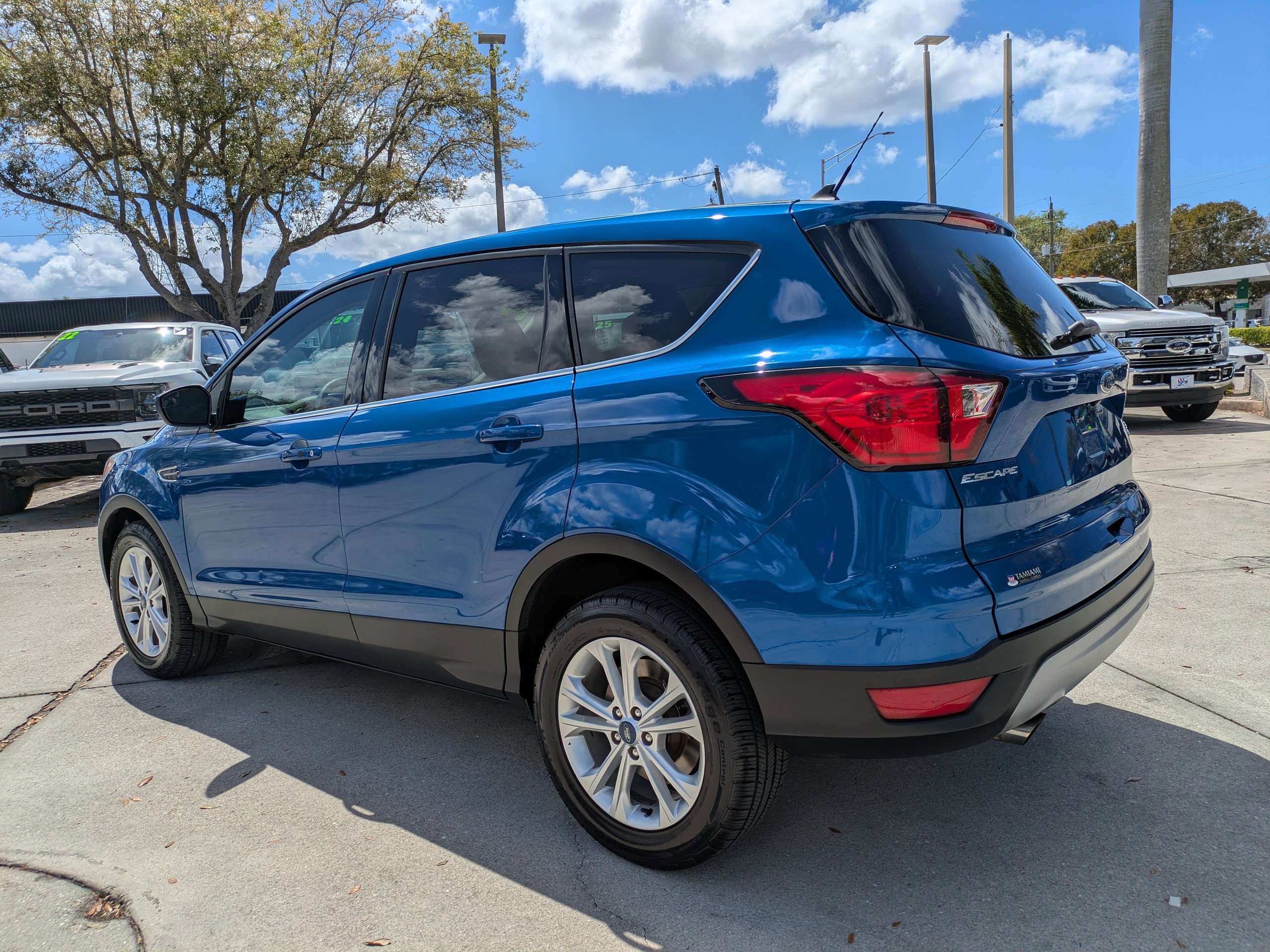Certified 2019 Ford Escape SE FWD image 6