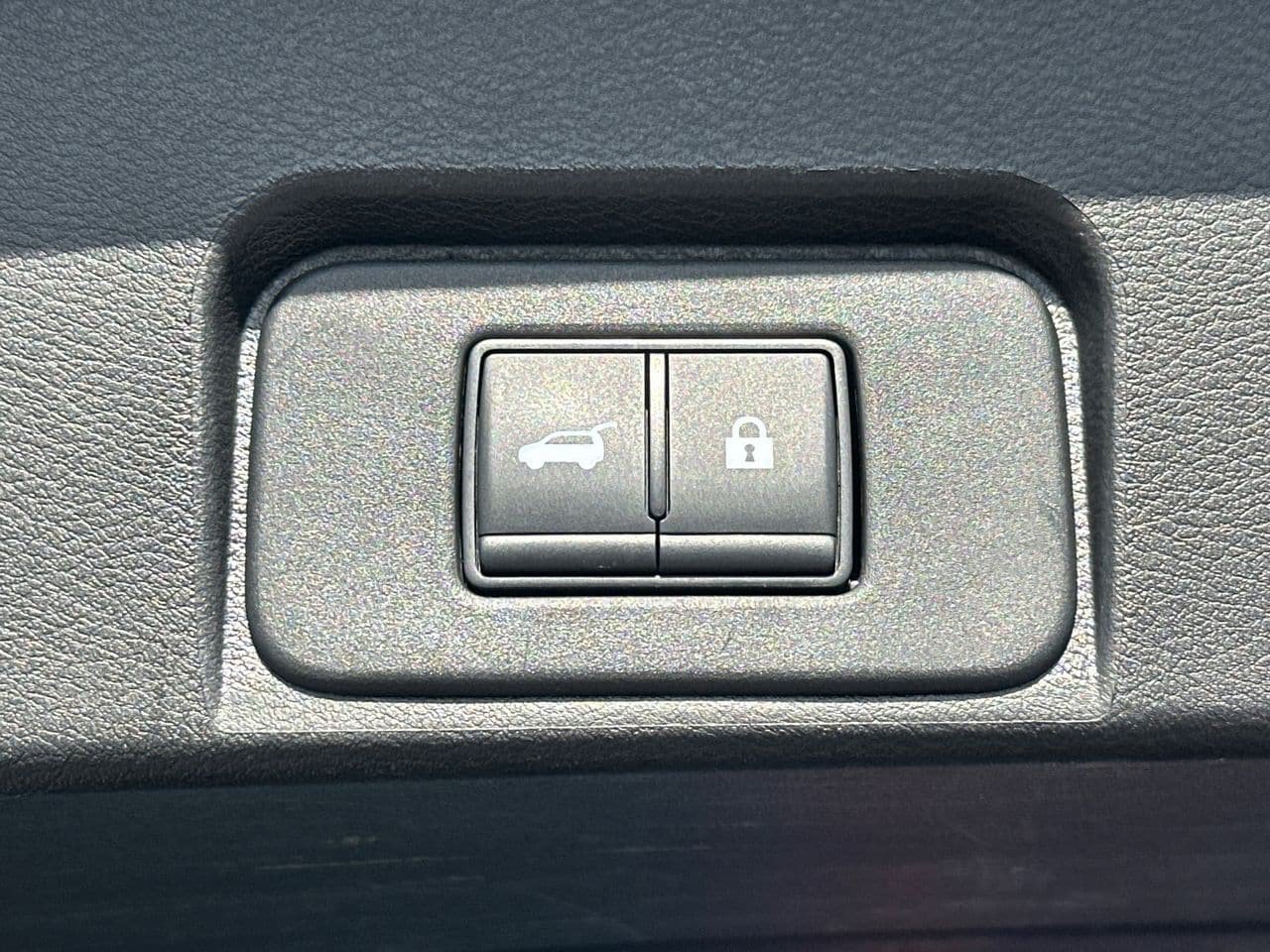 Used 2025 Nissan Rogue SV FWD image 21