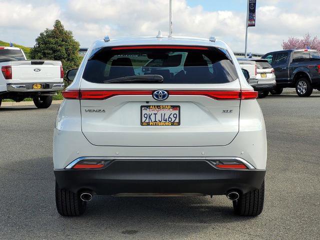 Used 2024 Toyota Venza XLE image 4