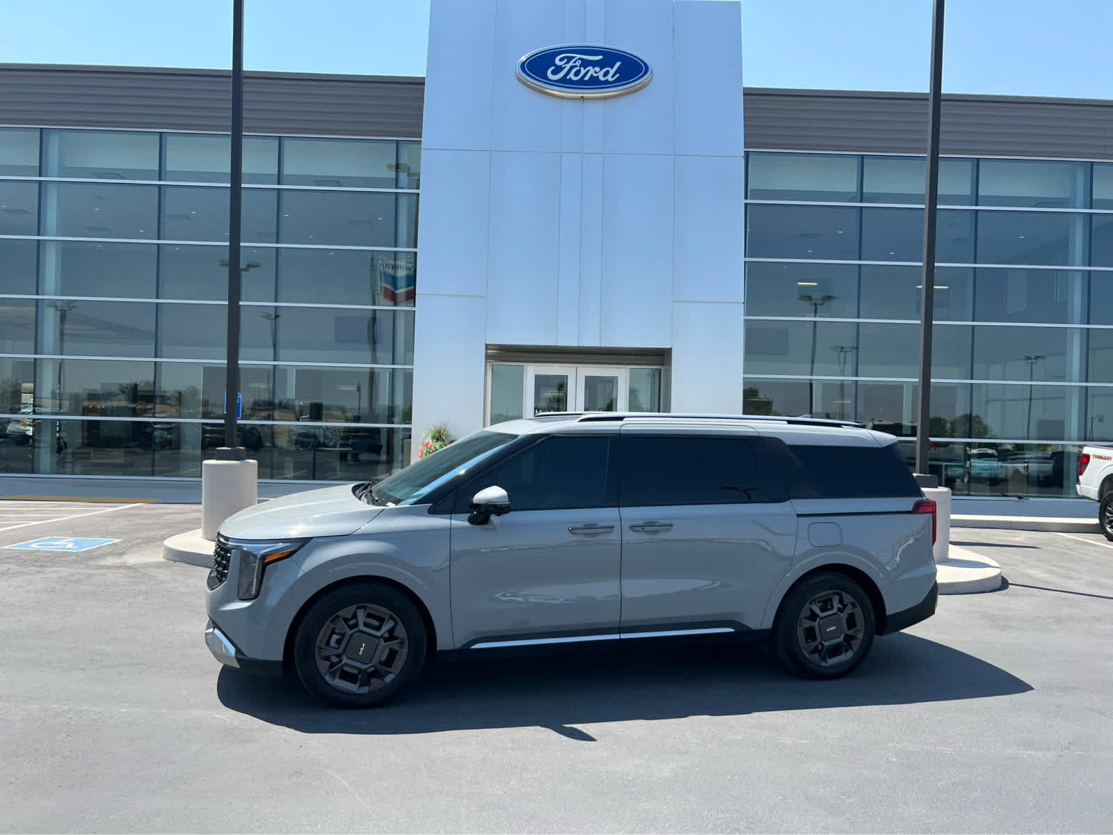 Used 2025 Kia Carnival SX