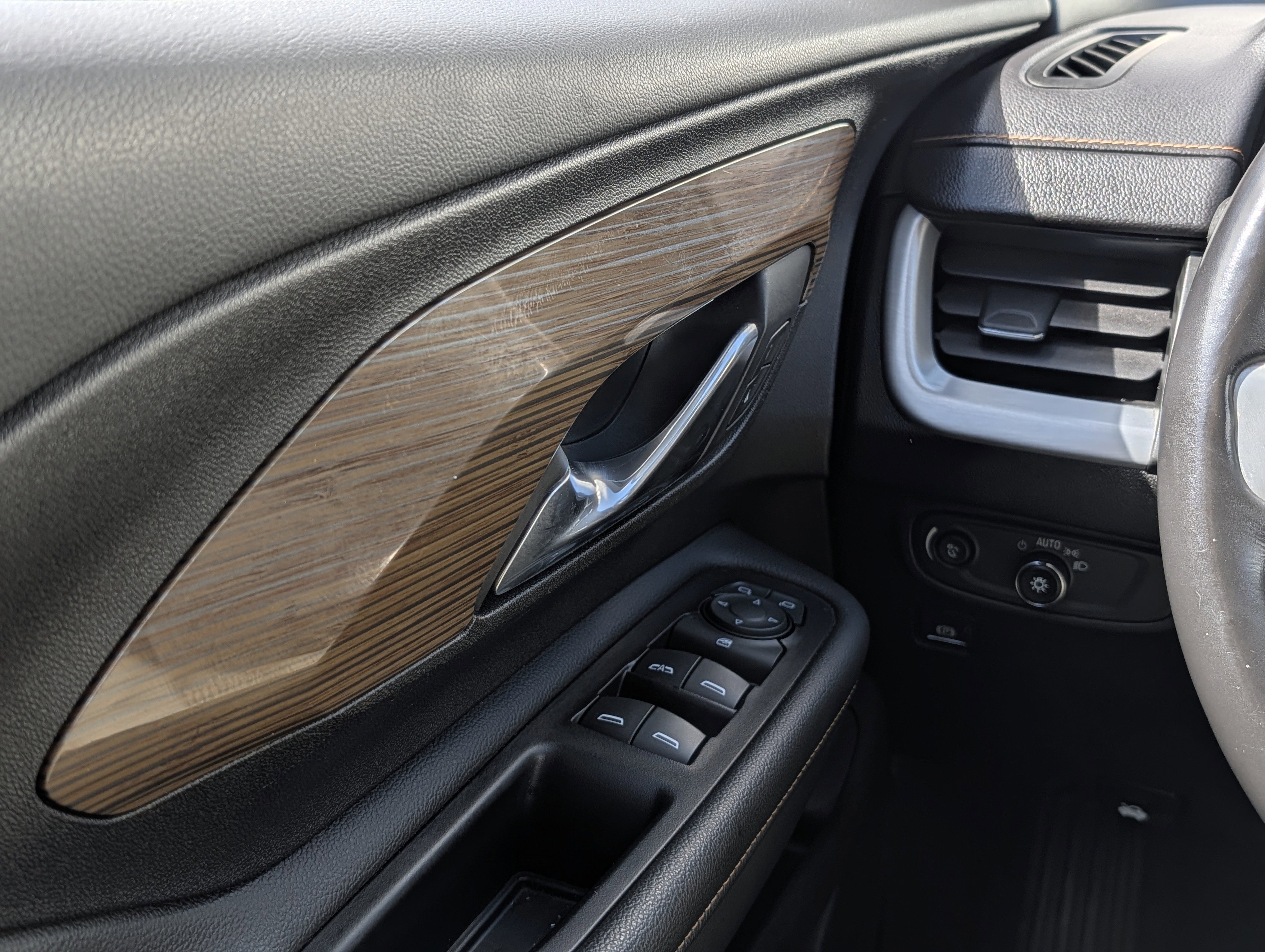 Used 2019 GMC Terrain SLE w/ Driver Convenience Package image 23