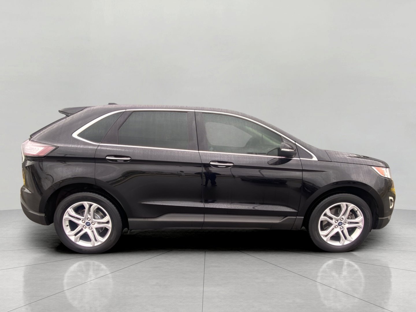 Certified 2018 Ford Edge Titanium w/ Equipment Group 301A AWD/4WD image 9