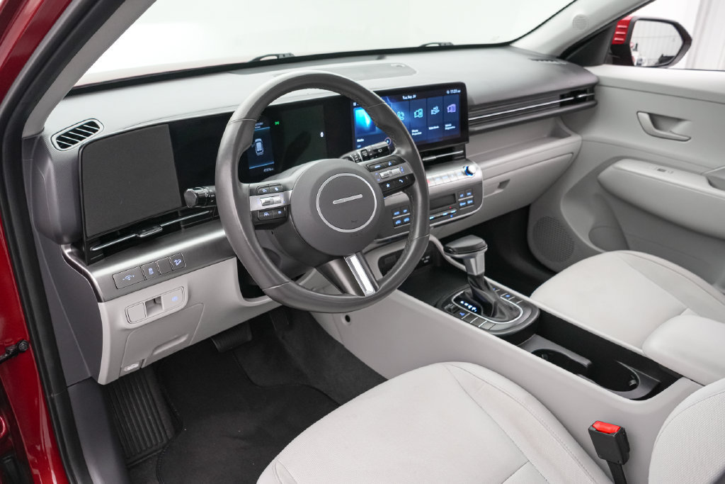 Used 2025 Hyundai Kona SEL AWD/4WD image 12