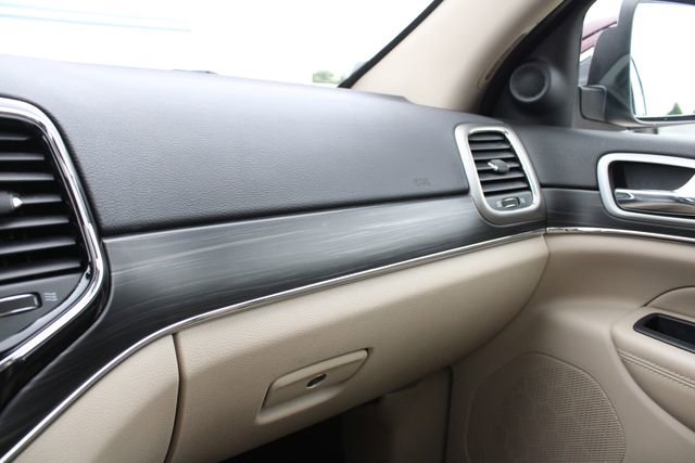 Used 2020 Jeep Grand Cherokee Limited AWD/4WD image 20
