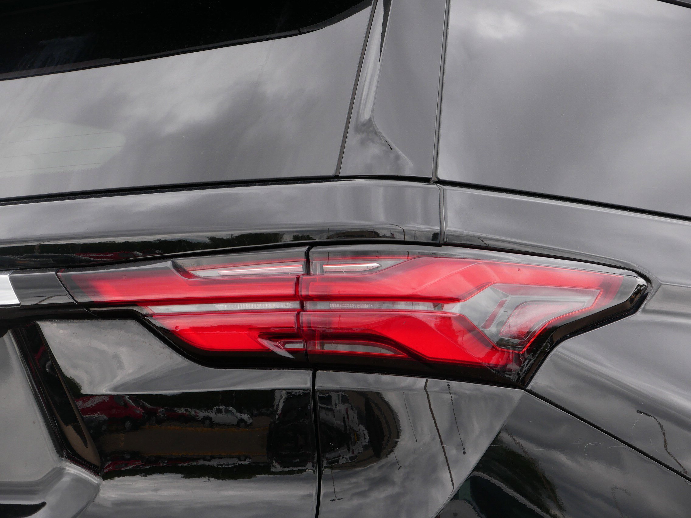 Used 2023 Chevrolet Traverse LT w/ LPO, Floor Liner Package AWD/4WD image 17