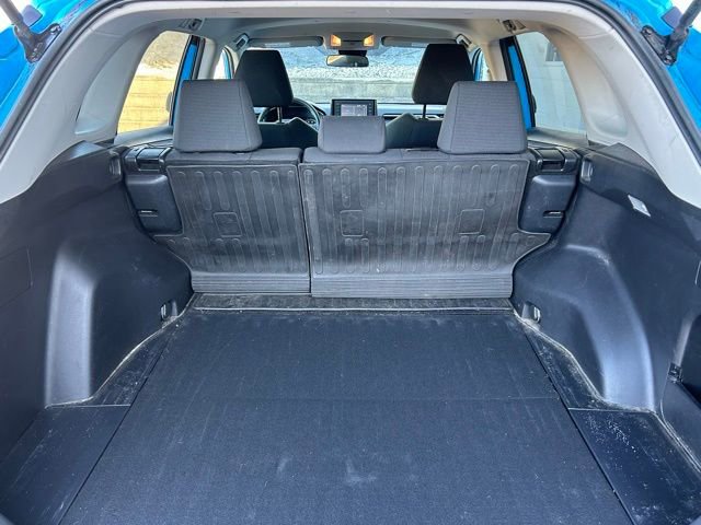 Used 2021 Toyota RAV4 LE image 11