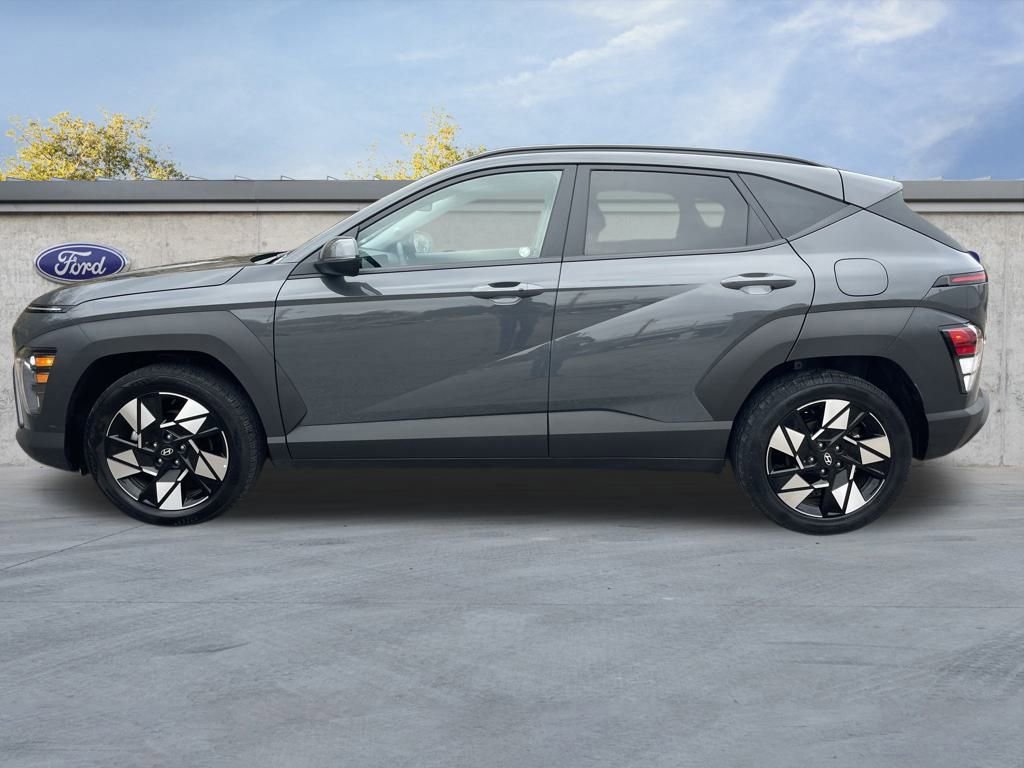 Used 2025 Hyundai Kona SEL image 2