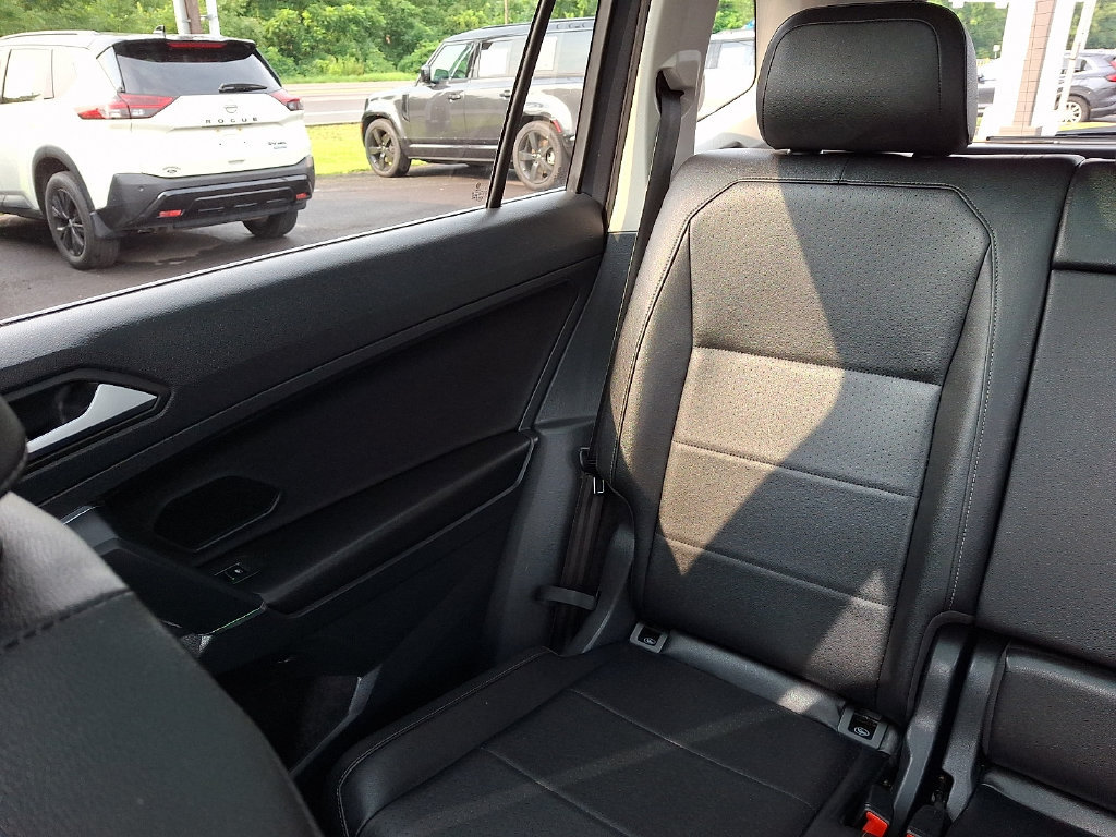 Used 2020 Volkswagen Tiguan SEL AWD/4WD image 18