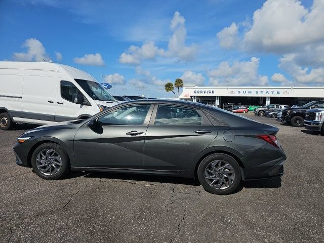 Used 2024 Hyundai Elantra SEL FWD image 5