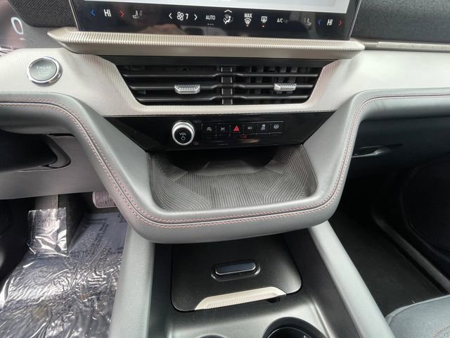 Certified 2025 Ford Explorer Active AWD/4WD image 15