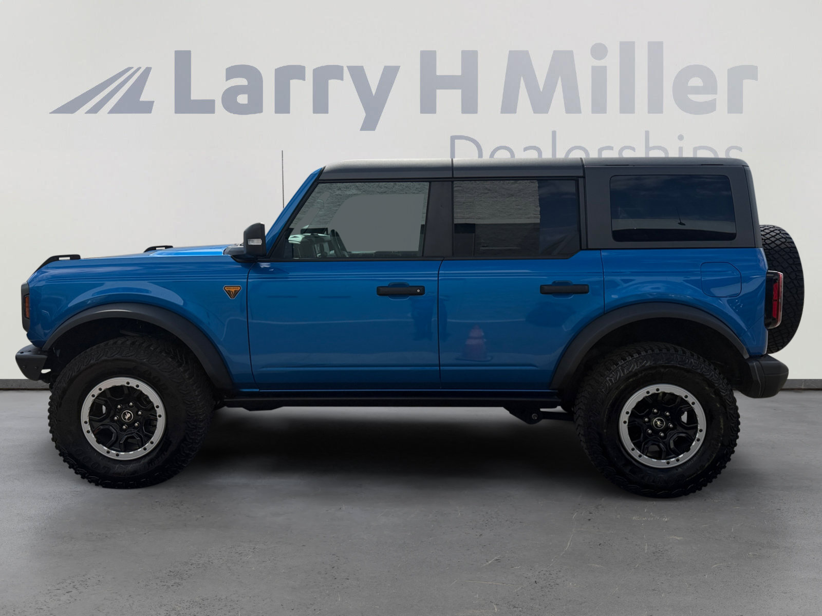 Certified 2024 Ford Bronco Badlands AWD/4WD image 2