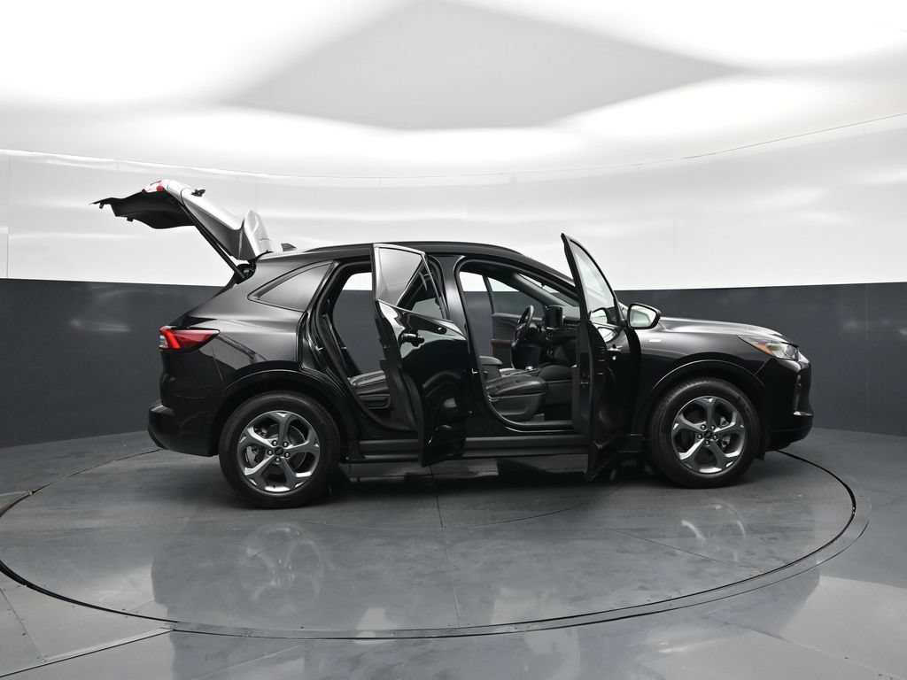 Certified 2023 Ford Escape ST-Line w/ Tech Pack #1 FWD image 5