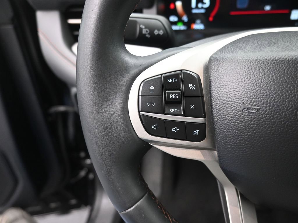 Certified 2025 Ford Explorer Active RWD image 7