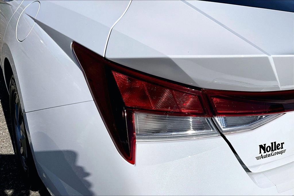 Used 2024 Hyundai Elantra SE image 30