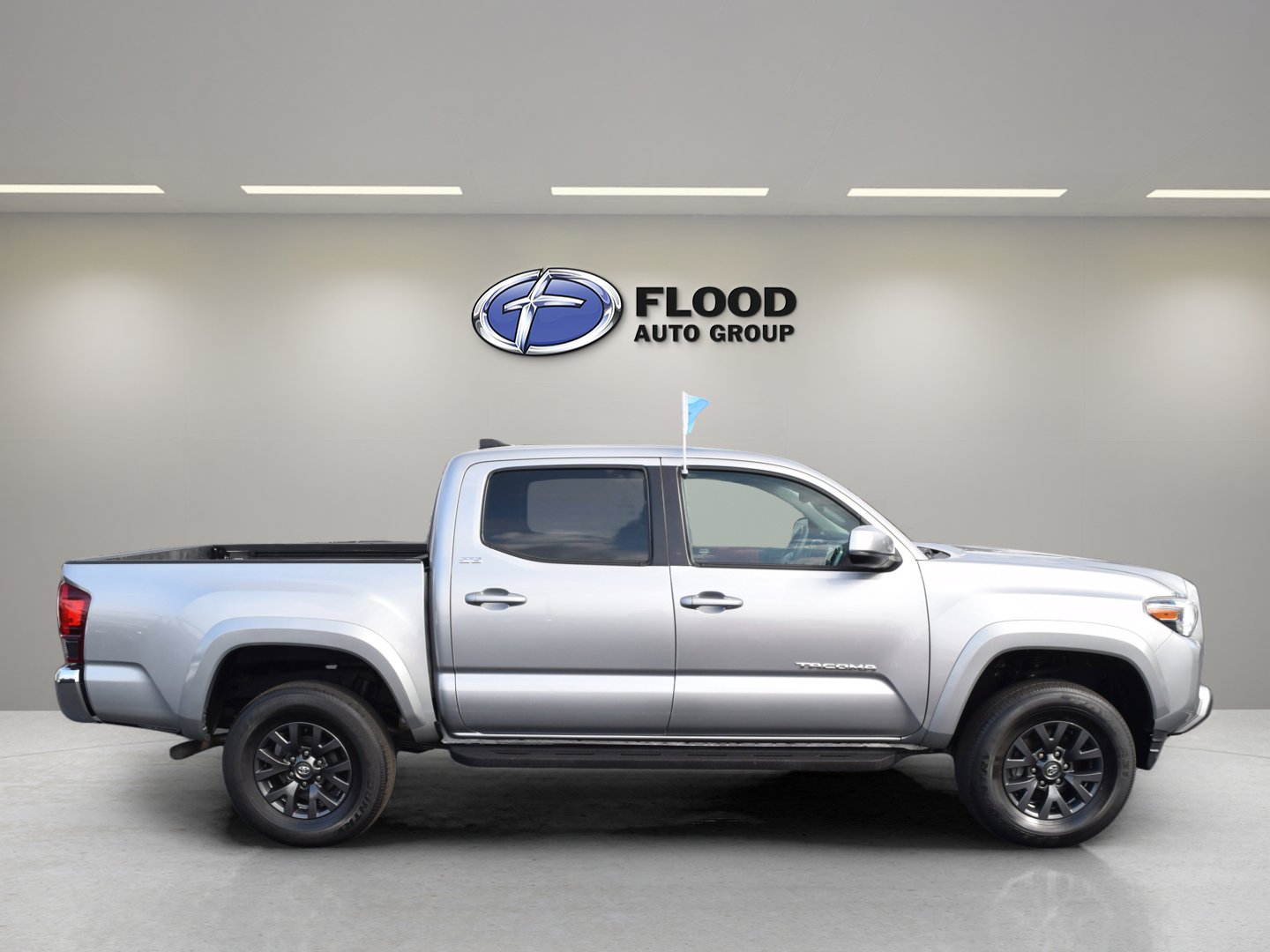 Used 2023 Toyota Tacoma SR5 AWD/4WD image 3