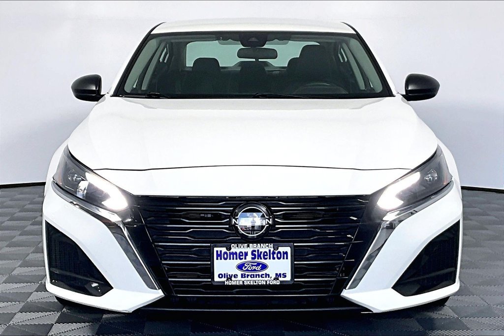 Used 2024 Nissan Altima 2.5 S FWD image 3