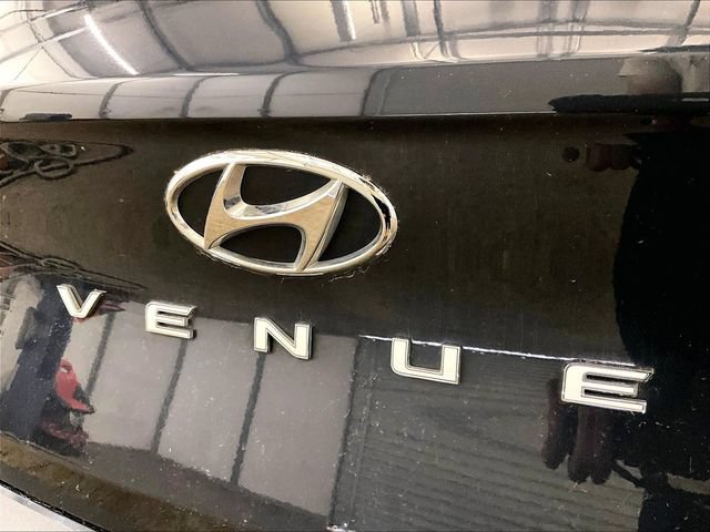 Used 2020 Hyundai Venue FWD image 13