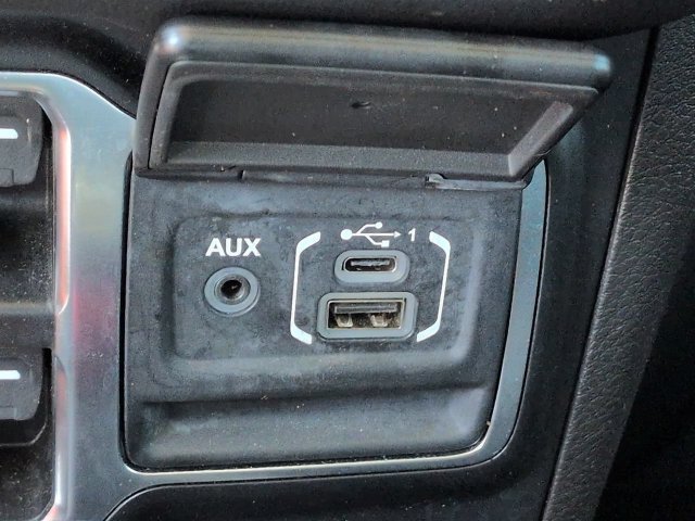 Used 2024 Jeep Wrangler Unlimited Rubicon w/ Convenience Group AWD/4WD image 27