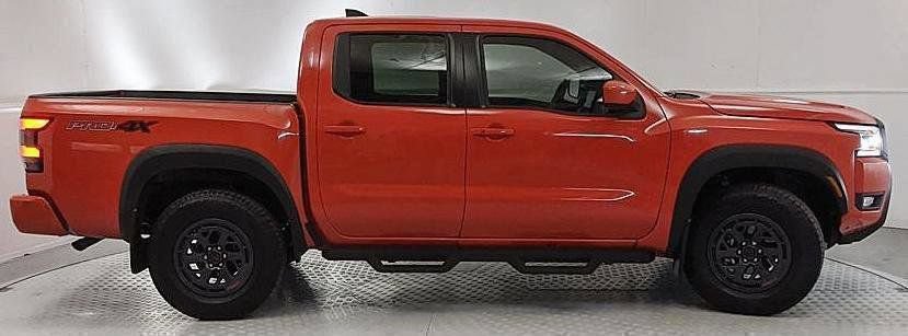 Used 2025 Nissan Frontier PRO-4X AWD/4WD image 2