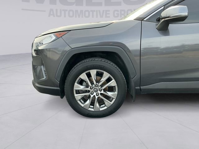 Used 2020 Toyota RAV4 XLE Premium image 3