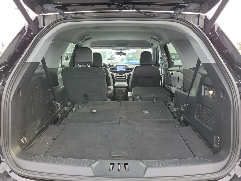 Certified 2022 Ford Explorer XLT w/ Equipment Group 202A image 10