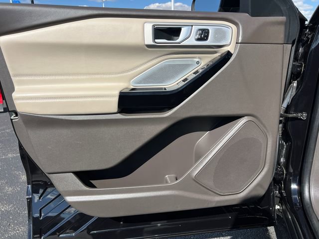 Certified 2023 Ford Explorer Platinum w/ Technology Package AWD/4WD image 11