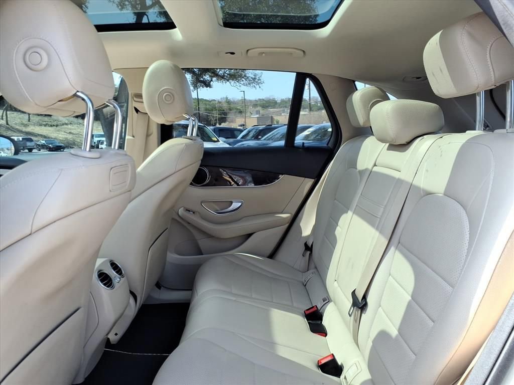 Used 2019 Mercedes-Benz GLC 300 4MATIC image 13