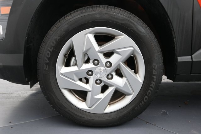 Used 2025 Hyundai Kona SE AWD/4WD image 9