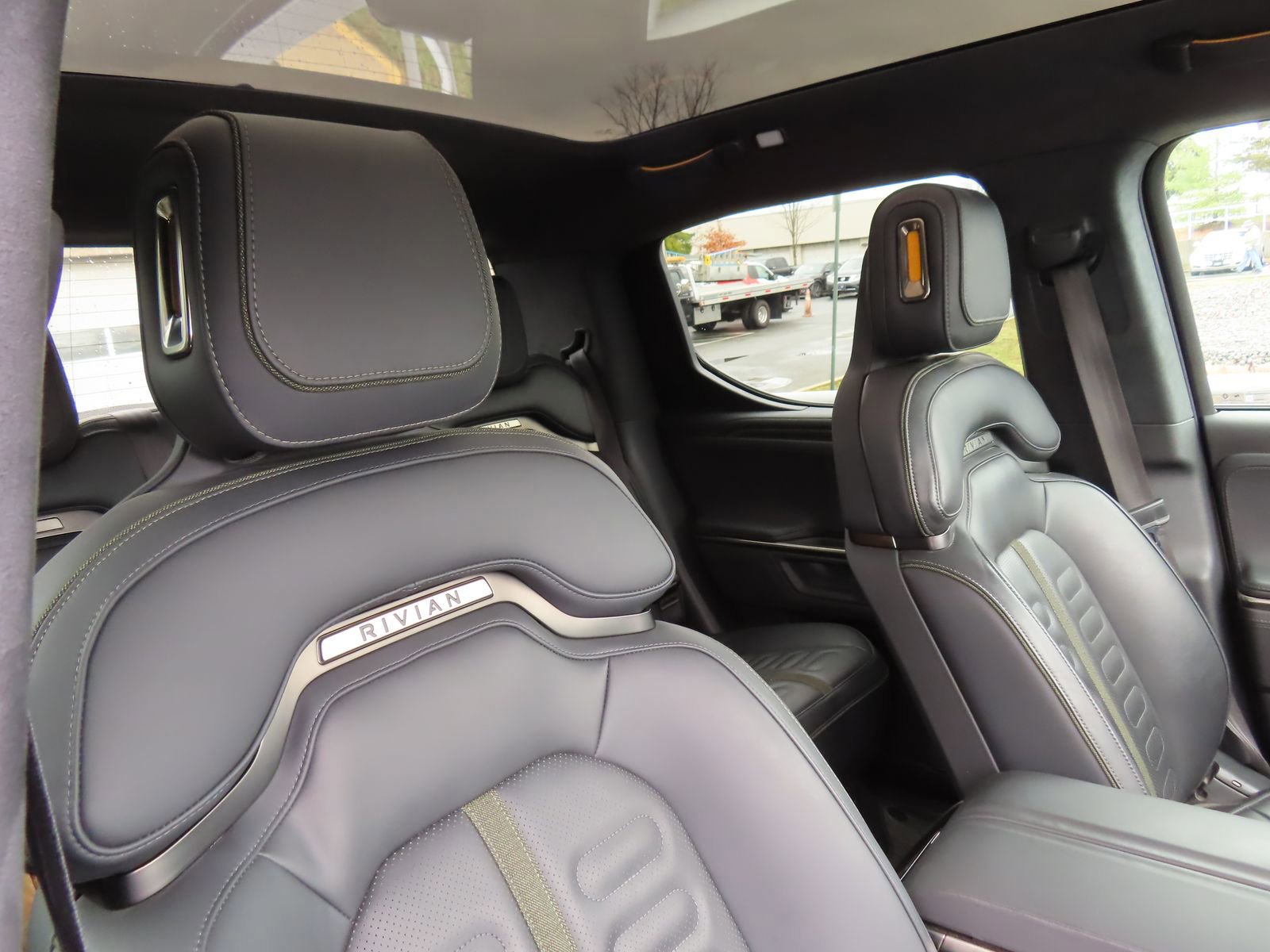 Used 2025 Rivian R1T Adventure image 34