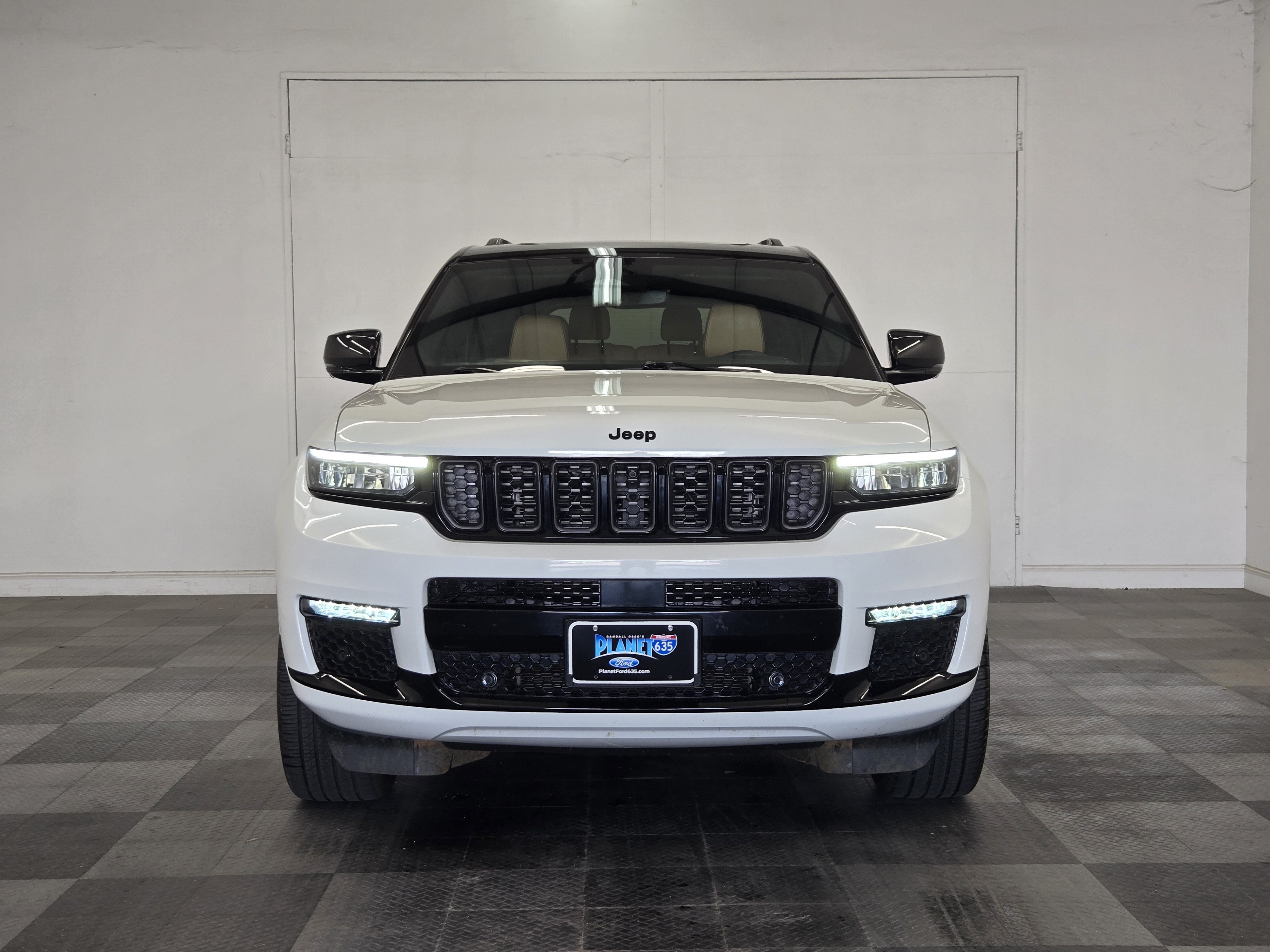 Used 2025 Jeep Grand Cherokee L Summit w/ Obsidian Package AWD/4WD image 3