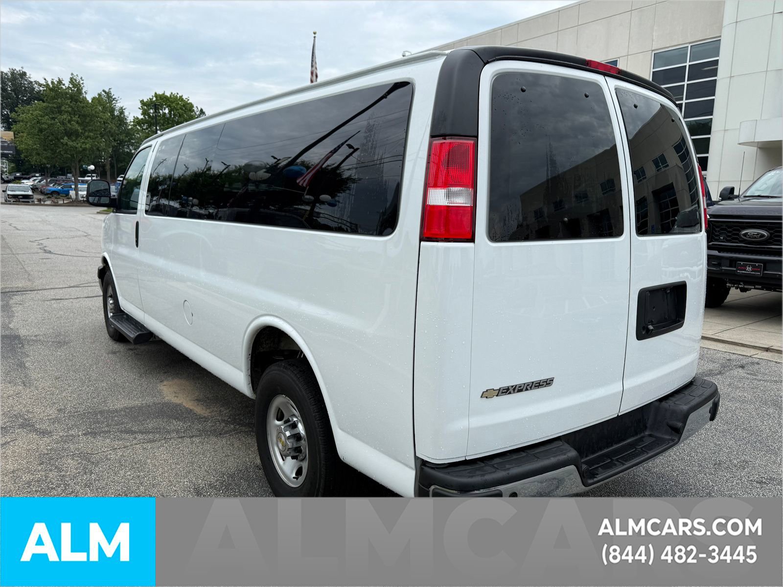 Used 2025 Chevrolet Express 3500 LT w/ LT Preferred Equipment Group RWD image 11