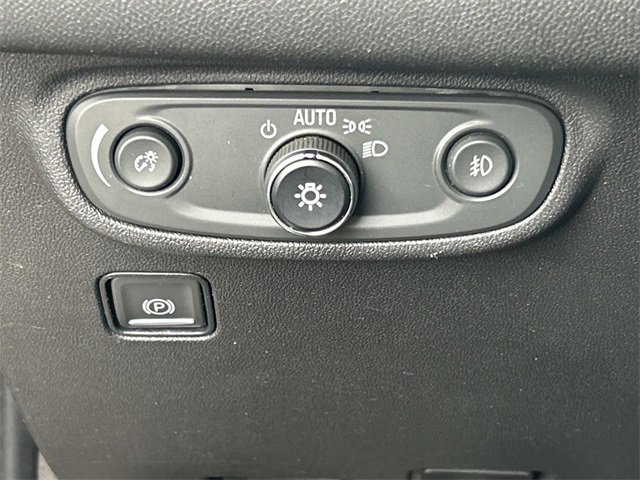 Used 2023 GMC Terrain SLT image 32