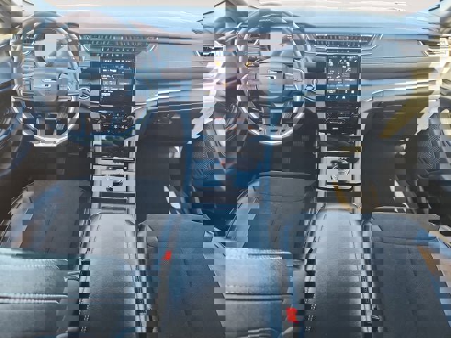 Used 2024 Jeep Grand Cherokee Altitude image 10