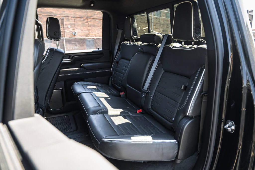 Used 2025 GMC Sierra 2500 AT4X AWD/4WD image 18