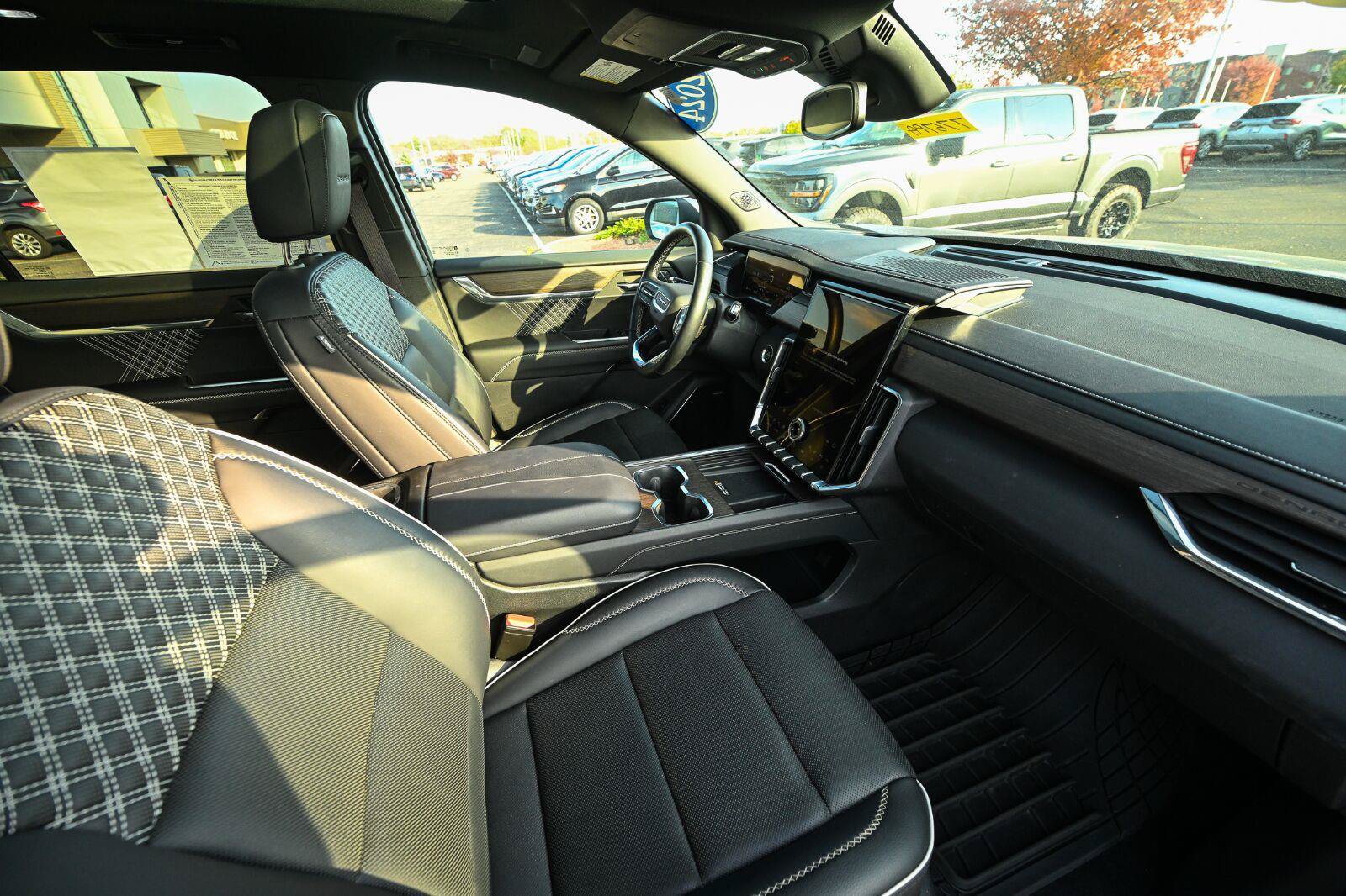 Used 2024 GMC Acadia Denali AWD/4WD image 51