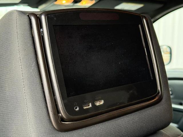 Used 2019 Nissan Titan SV w/ SV Convenience Package image 11