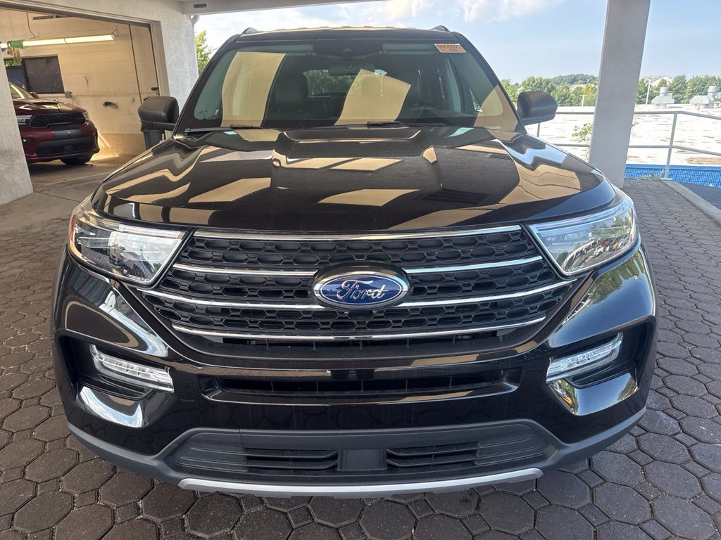 Certified 2024 Ford Explorer XLT w/ Equipment Group 202A AWD/4WD image 2